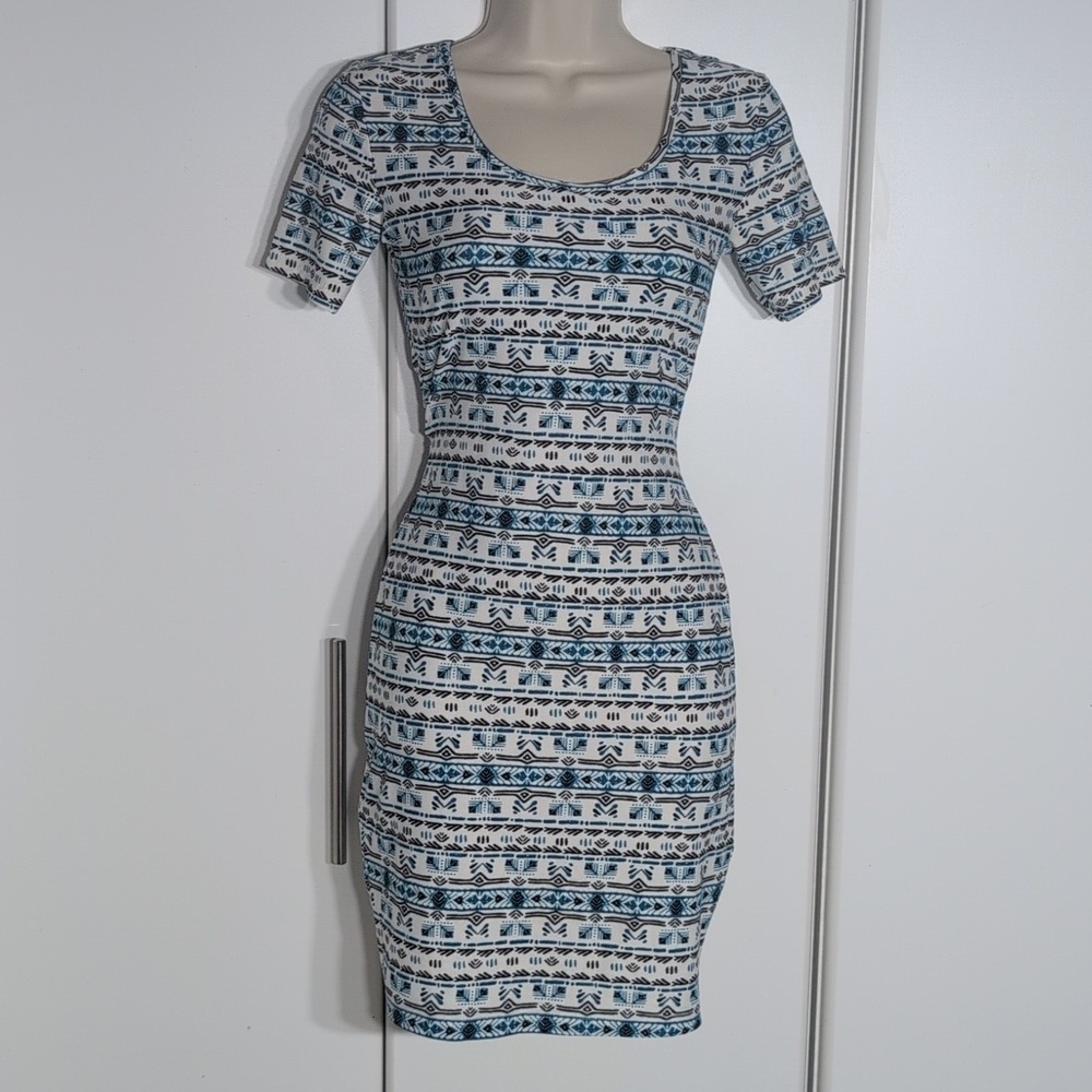 Mudd Blue and White Patterned Women's Dress Size Small